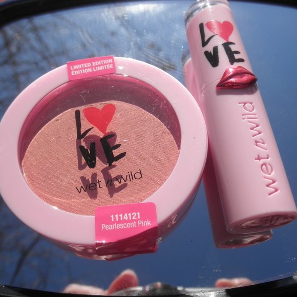 Gift set Lipstick and Blush  By Wet N Wild New - Picture 2 of 3